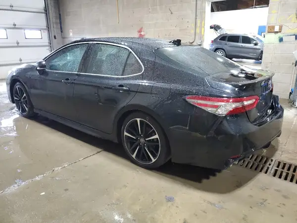 4T1B61HK4JU118318 2018 TOYOTA CAMRY - Image 2