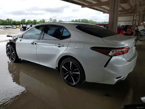 4T1B61HK4JU122384 2018 TOYOTA CAMRY - Image 2