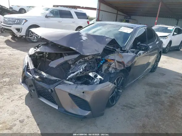 4T1B61HK4JU123440 2018 TOYOTA CAMRY - Image 2