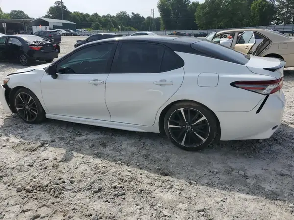 4T1B61HK4JU124443 2018 TOYOTA CAMRY - Image 2