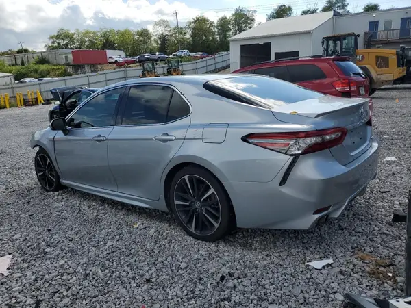 4T1B61HK4JU124538 2018 TOYOTA CAMRY - Image 2