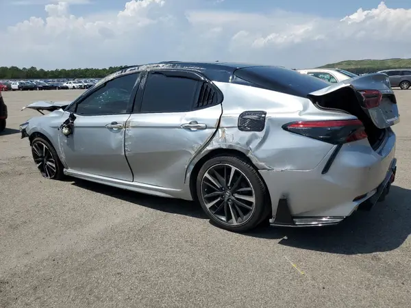 4T1B61HK4JU126385 2018 TOYOTA CAMRY - Image 2