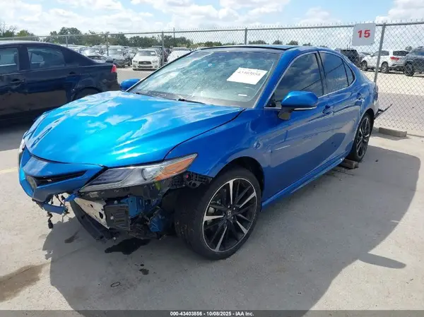 4T1B61HK4JU128265 2018 TOYOTA CAMRY - Image 2