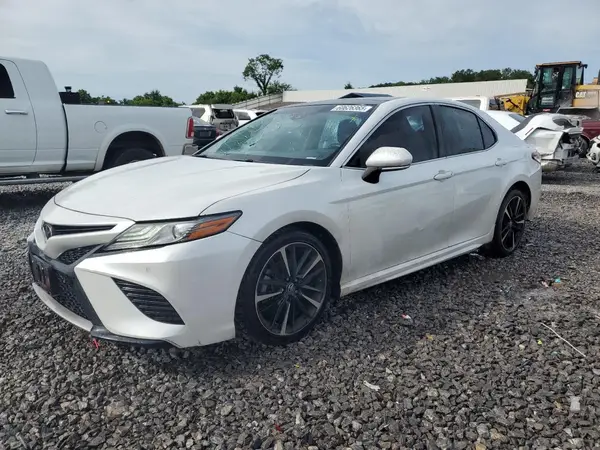 4T1B61HK4JU129173 2018 TOYOTA CAMRY - Image 1
