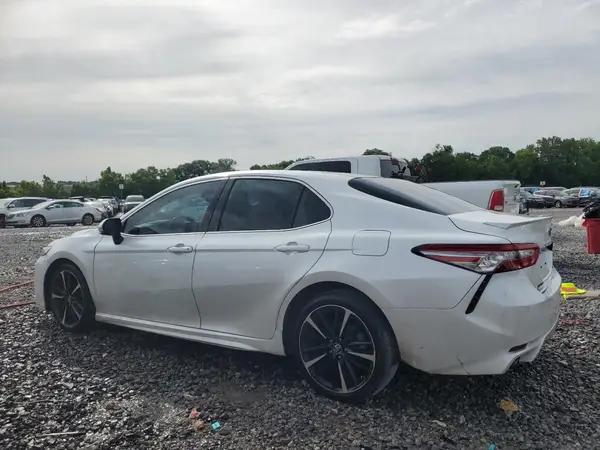 4T1B61HK4JU129173 2018 TOYOTA CAMRY - Image 2