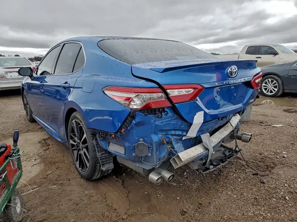 4T1B61HK4JU131456 2018 TOYOTA CAMRY - Image 2