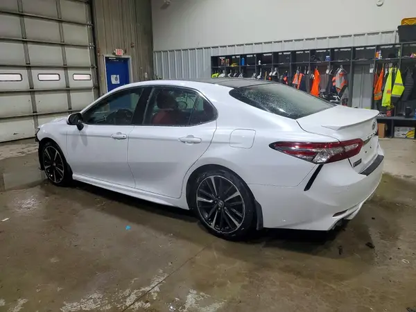 4T1B61HK4JU133370 2018 TOYOTA CAMRY - Image 2