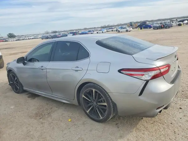 4T1B61HK4JU134759 2018 TOYOTA CAMRY - Image 2
