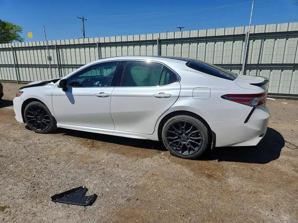 4T1B61HK4JU137435 2018 TOYOTA CAMRY - Image 2