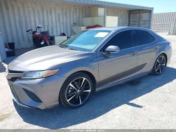 4T1B61HK4JU139136 2018 TOYOTA CAMRY - Image 2