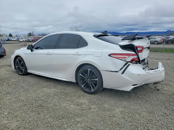 4T1B61HK4JU141288 2018 TOYOTA CAMRY - Image 2