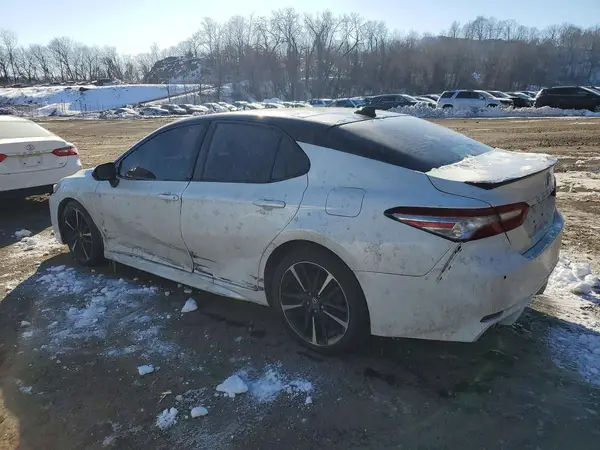 4T1B61HK4JU148466 2018 TOYOTA CAMRY - Image 2