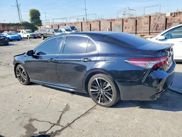 4T1B61HK4JU149147 2018 TOYOTA CAMRY - Image 2