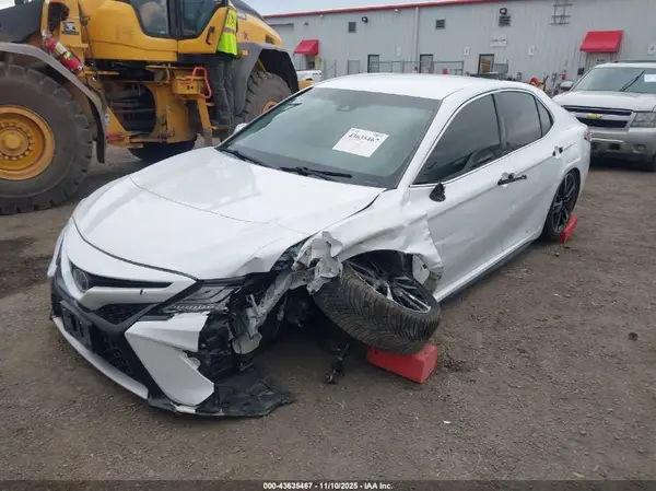 4T1B61HK4JU151741 2018 TOYOTA CAMRY - Image 2