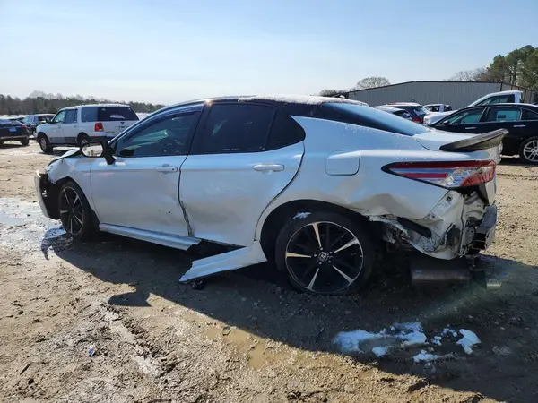4T1B61HK4JU152551 2018 TOYOTA CAMRY - Image 2