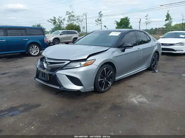 4T1B61HK4JU153313 2018 TOYOTA CAMRY - Image 2