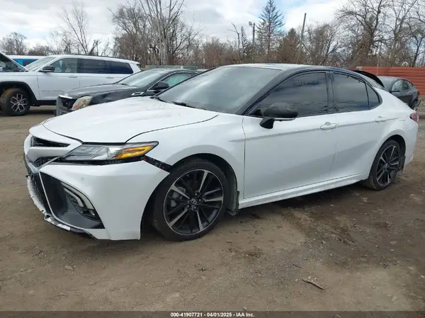 4T1B61HK4JU155126 2018 TOYOTA CAMRY - Image 2