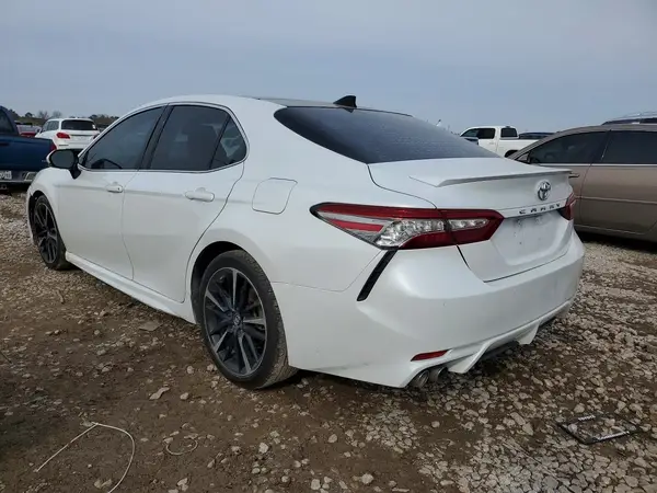 4T1B61HK4JU155207 2018 TOYOTA CAMRY - Image 2