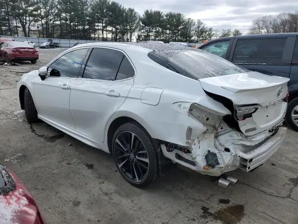4T1B61HK4JU156731 2018 TOYOTA CAMRY - Image 2