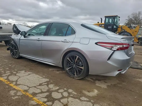 4T1B61HK4JU505984 2018 TOYOTA CAMRY - Image 2