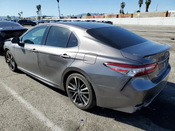 4T1B61HK4JU513793 2018 TOYOTA CAMRY - Image 2