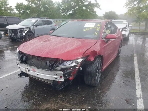 4T1B61HK4JU553601 2018 TOYOTA CAMRY - Image 2
