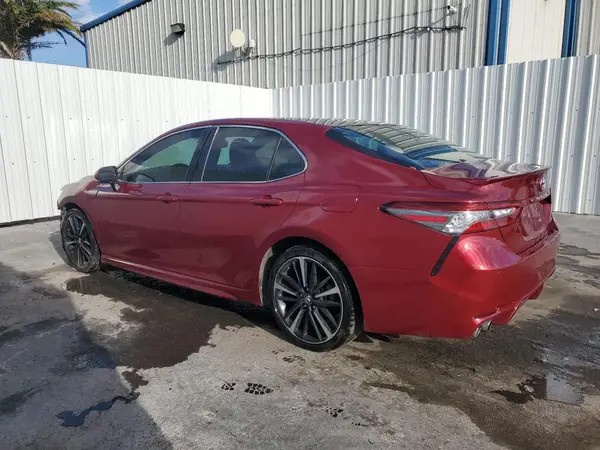 4T1B61HK4JU568633 2018 TOYOTA CAMRY - Image 2