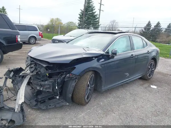 4T1B61HK4JU584640 2018 TOYOTA CAMRY - Image 2
