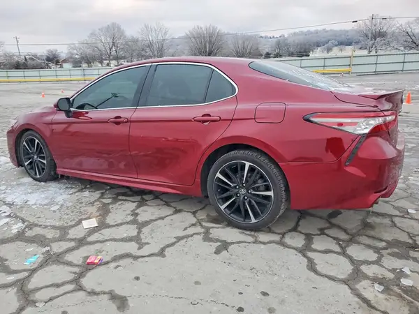 4T1B61HK4JU608628 2018 TOYOTA CAMRY - Image 2