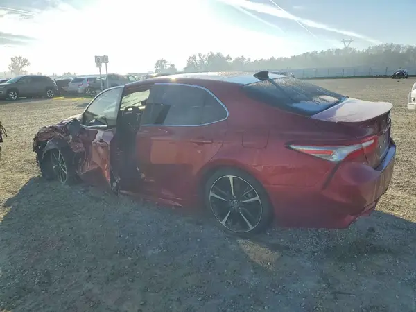 4T1B61HK4JU628457 2018 TOYOTA CAMRY - Image 2