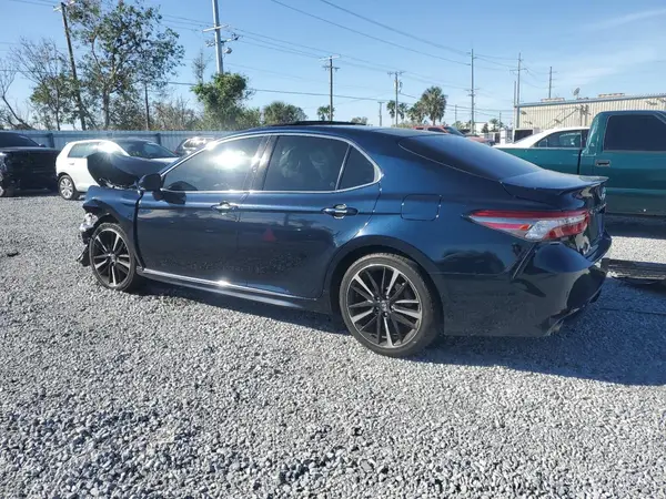 4T1B61HK4JU628975 2018 TOYOTA CAMRY - Image 2