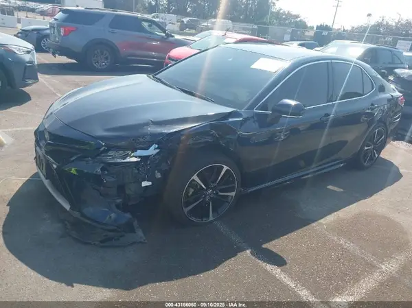 4T1B61HK4JU638986 2018 TOYOTA CAMRY - Image 2