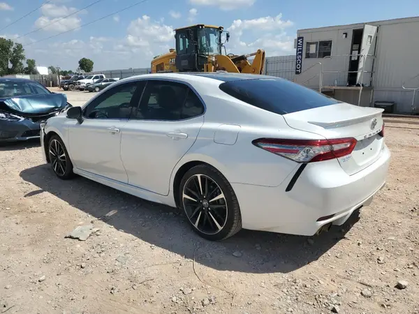 4T1B61HK4JU646649 2018 TOYOTA CAMRY - Image 2
