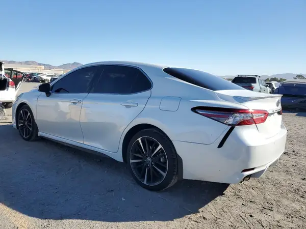 4T1B61HK4JU655514 2018 TOYOTA CAMRY - Image 2