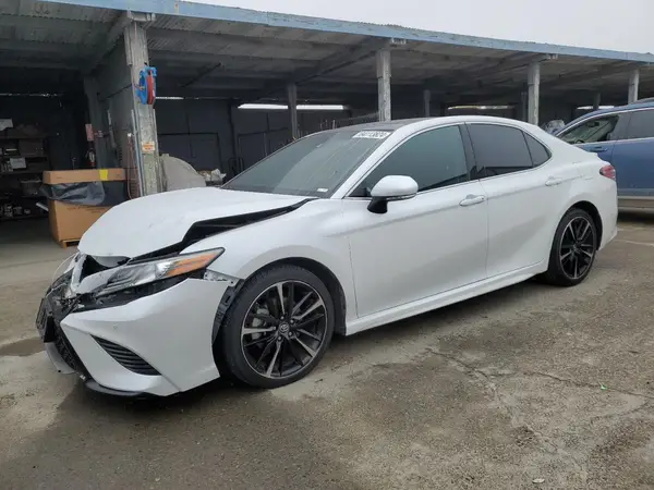 4T1B61HK4JU660096 2018 TOYOTA CAMRY - Image 1