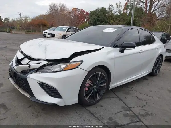 4T1B61HK4KU240758 2019 TOYOTA CAMRY - Image 2