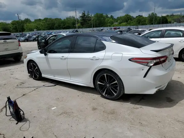 4T1B61HK4KU250979 2019 TOYOTA CAMRY - Image 2