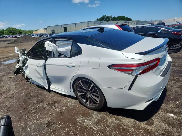 4T1B61HK4KU267233 2019 TOYOTA CAMRY - Image 2