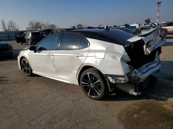 4T1B61HK4KU270004 2019 TOYOTA CAMRY - Image 2