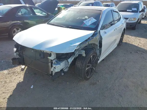 4T1B61HK4KU296831 2019 TOYOTA CAMRY - Image 2