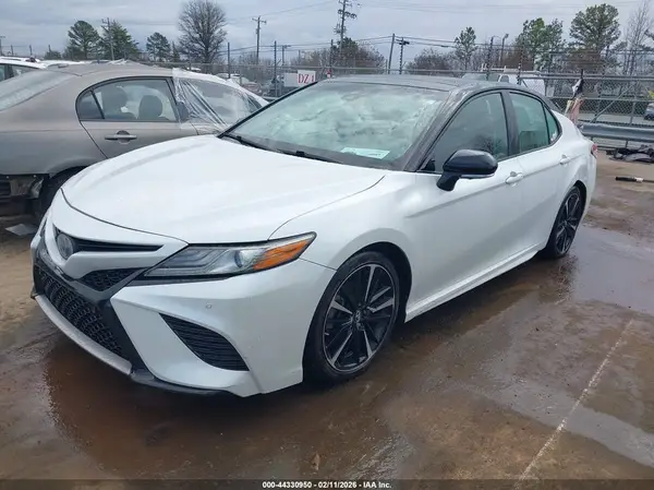 4T1B61HK5JU002755 2018 TOYOTA CAMRY - Image 2