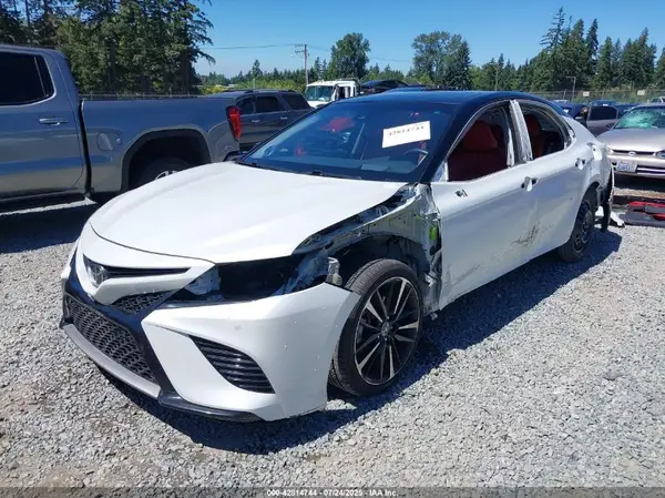 4T1B61HK5JU003632 2018 TOYOTA CAMRY - Image 2