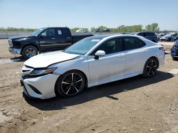 4T1B61HK5JU01638 2018 TOYOTA CAMRY - Image 1