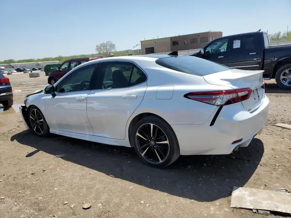 4T1B61HK5JU016638 2018 TOYOTA CAMRY - Image 2