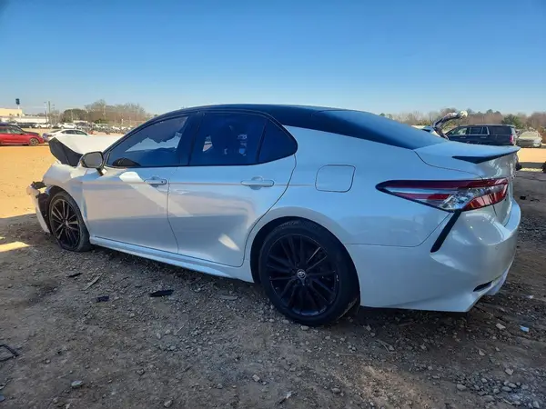 4T1B61HK5JU020351 2018 TOYOTA CAMRY - Image 2