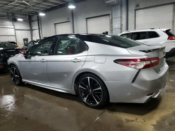 4T1B61HK5JU033486 2018 TOYOTA CAMRY - Image 2