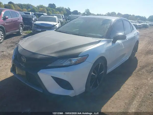 4T1B61HK5JU045962 2018 TOYOTA CAMRY - Image 2