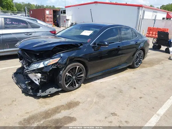 4T1B61HK5JU053897 2018 TOYOTA CAMRY - Image 2