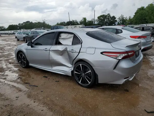 4T1B61HK5JU057447 2018 TOYOTA CAMRY - Image 2