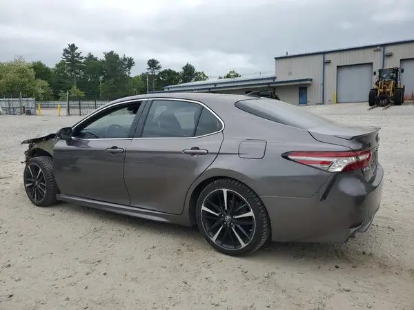 4T1B61HK5JU065144 2018 TOYOTA CAMRY - Image 2